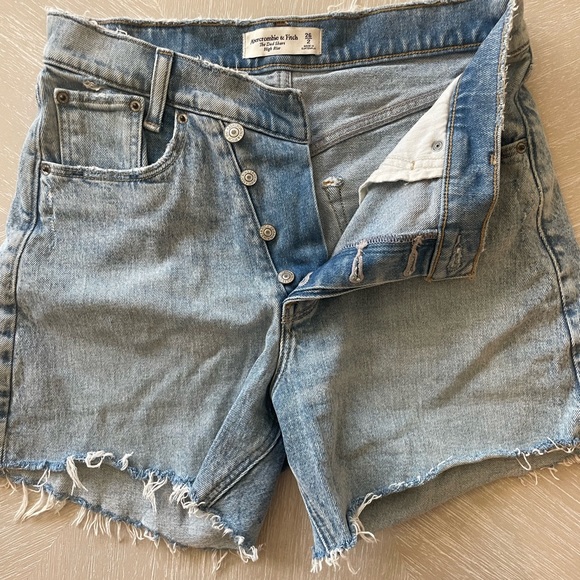 Abercrombie Dad Shorts - Picture 3 of 4